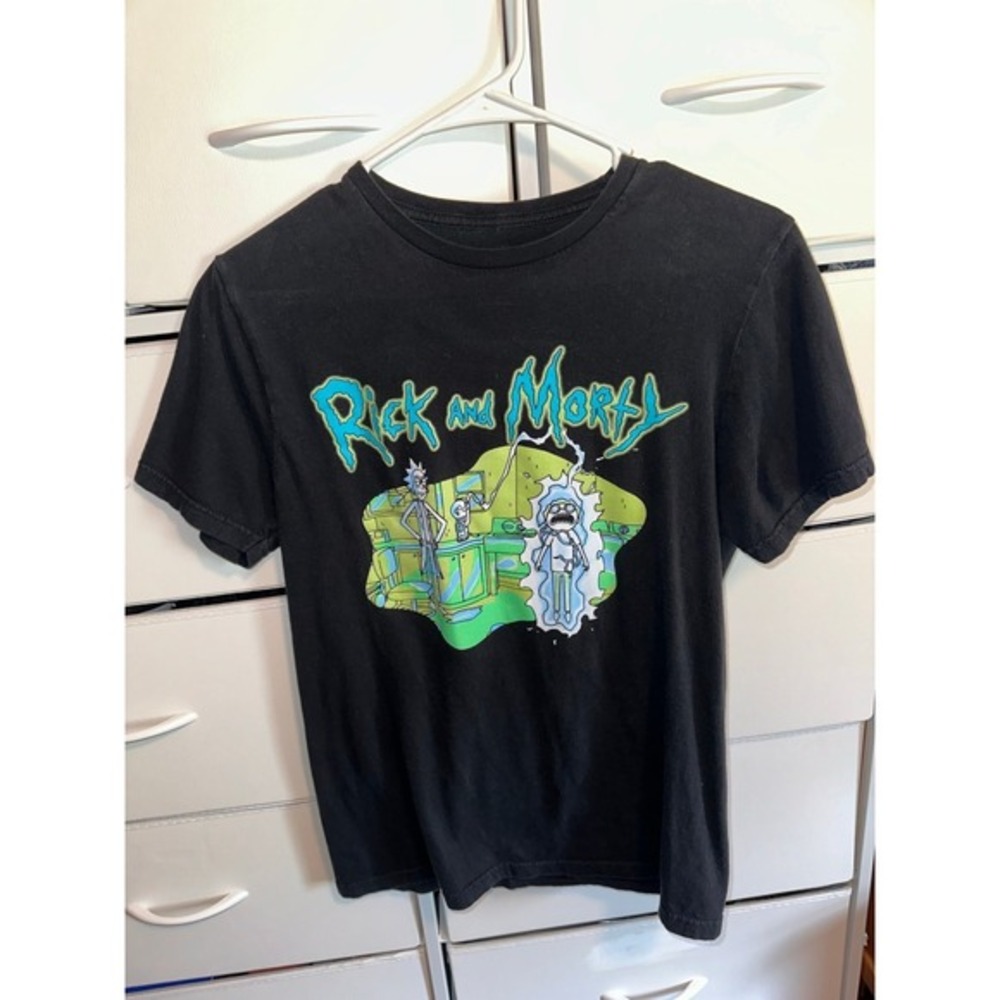 Black Rick & Morty Tshirt Size‎ Small H11